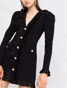 Musta ryppyinen vartalonmekko